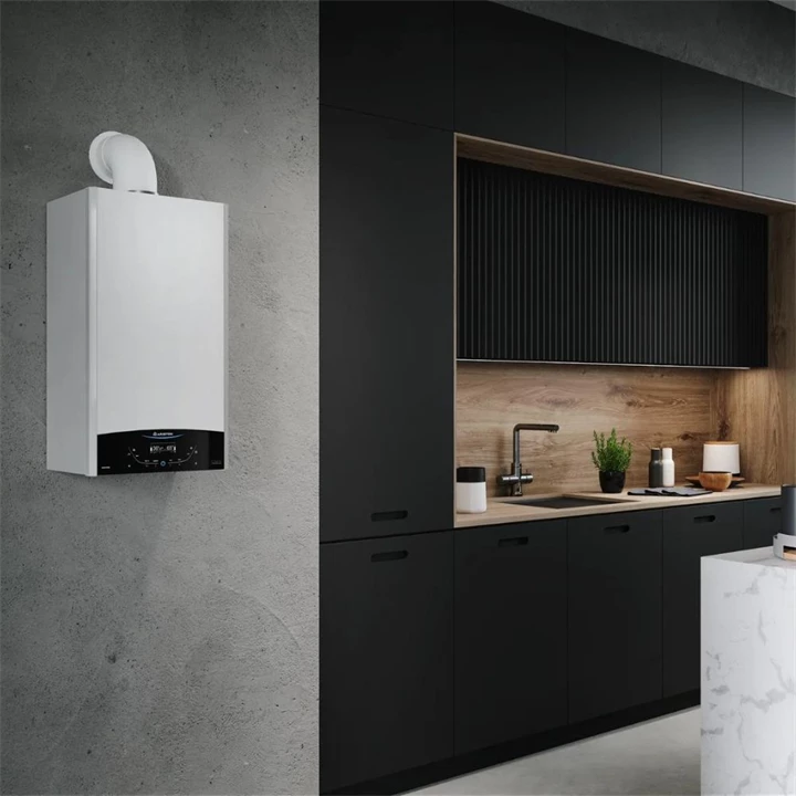 Ariston Genus One+ Wifi 30 fali kondenzációs kombi wifis gázkazán 3301778