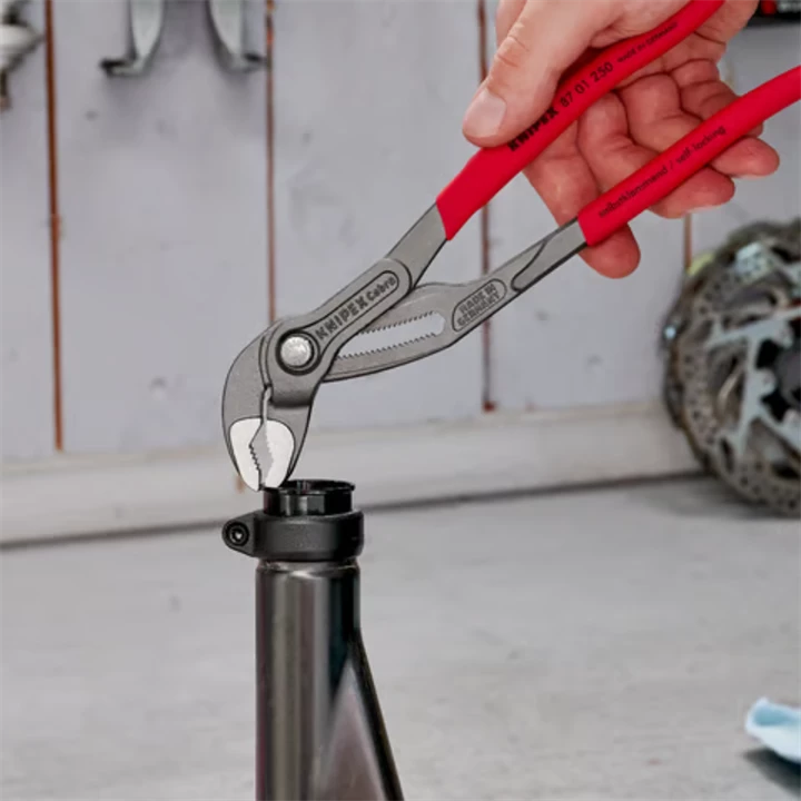 Knipex Cobra vízpumpa fogó 250mm 87 01 250 Knipex Cobra vízpumpa fogó 250mm 87 01 250