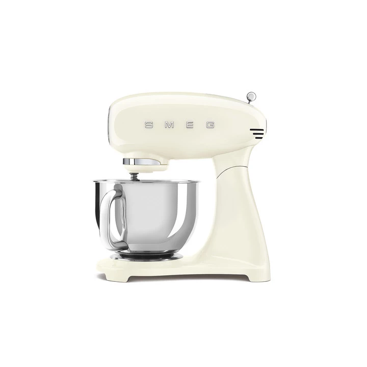 Smeg retro konyhai robotgép, bézs test és talp SMF03CREU Smeg retro konyhai robotgép, bézs test és talp SMF03CREU