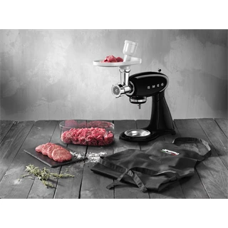 Smeg Retro konyhai robotgép, fekete test és talp SMF03BLEU