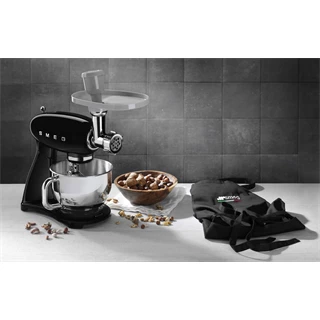 Smeg Retro konyhai robotgép, fekete test és talp SMF03BLEU