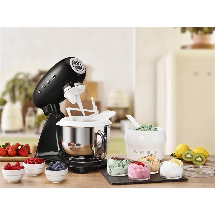 Smeg Retro konyhai robotgép, fekete test és talp SMF03BLEU
