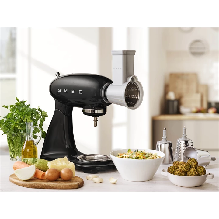 Smeg Retro konyhai robotgép, fekete test és talp SMF03BLEU