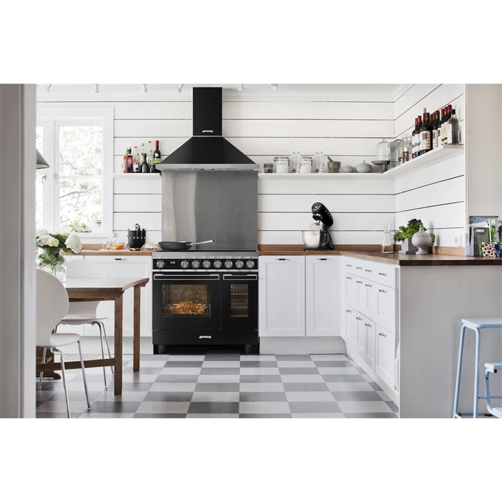 Smeg Retro konyhai robotgép, fekete test és talp SMF03BLEU