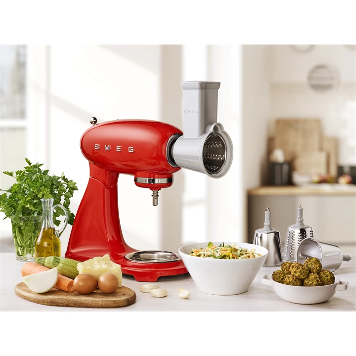 Smeg Retro konyhai robotgép, piros test és talp SMF03RDEU