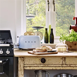 Smeg retro kenyérpirító 2 szeletes - világoskék TSF01PBEU Smeg retro kenyérpirító 2 szeletes - világoskék TSF01PBEU