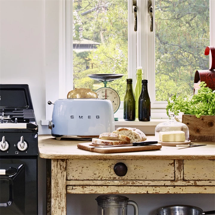 Smeg retro kenyérpirító 2 szeletes - világoskék TSF01PBEU Smeg retro kenyérpirító 2 szeletes - világoskék TSF01PBEU